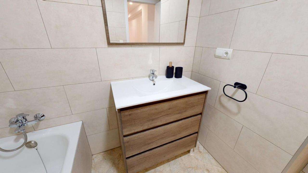 Holisplace- Lovely Apartment In Downtown Аликанте Экстерьер фото
